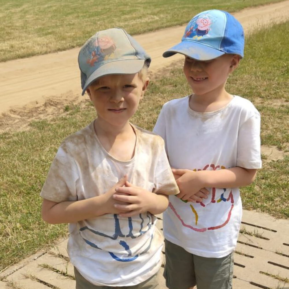 Kinder mit cappy